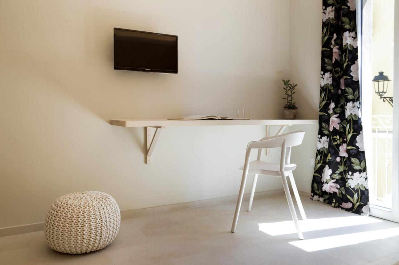La Via Rooms And Terrace Olbia Exterior photo