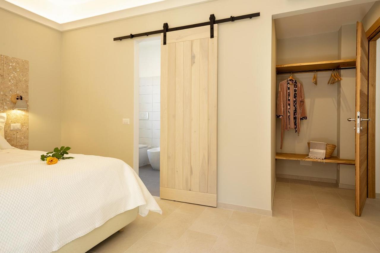 La Via Rooms And Terrace Olbia Exterior photo